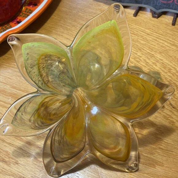 88- (VC) Vintage. Collectible. Handblown Glass. Flower. - Picture 6 of 8